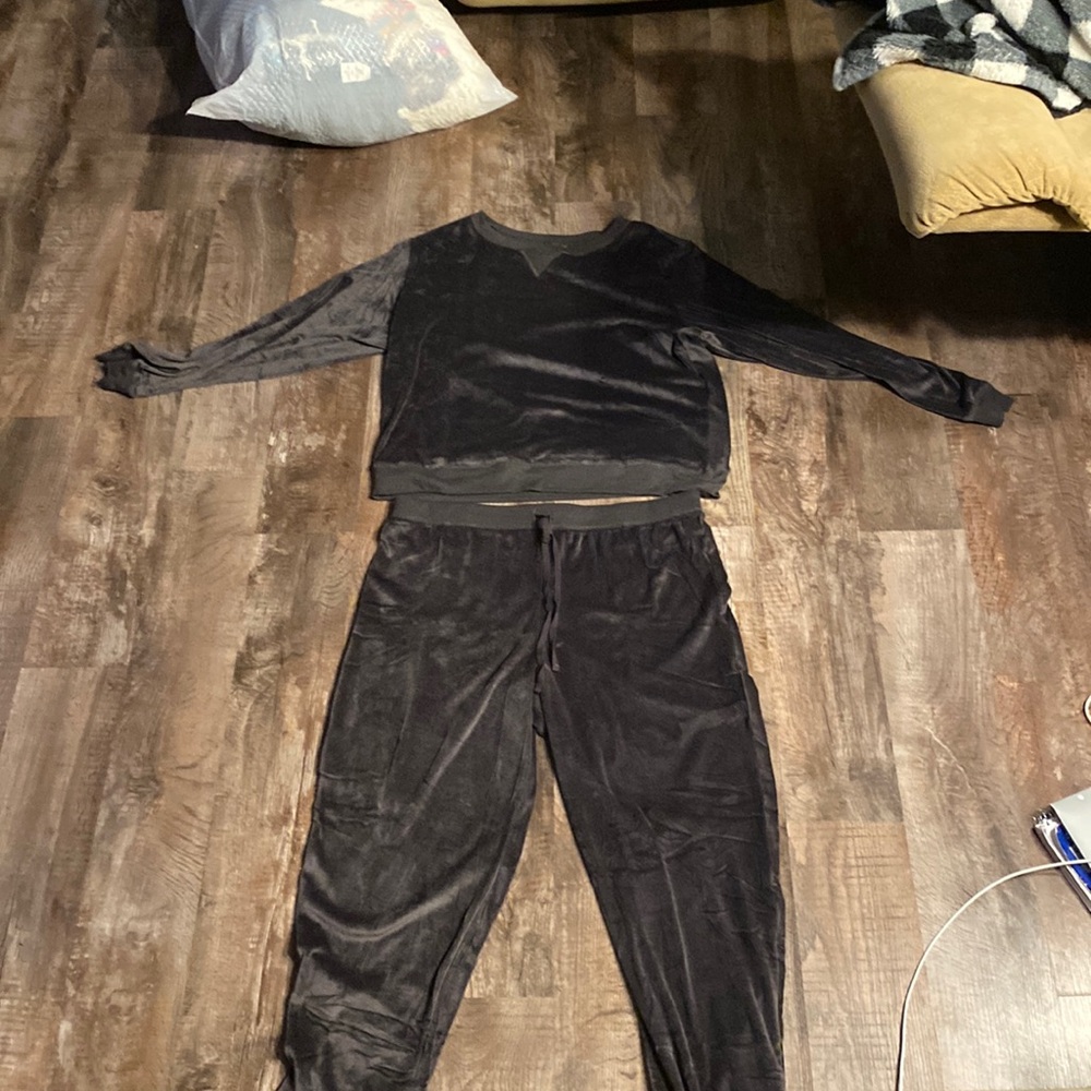 Jumpsuit set!! It’s a greyish-green color, XXL NEVER been worn!!